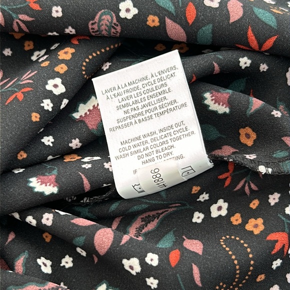 REITMANS Women’s Black Auburn Floral Tunic Blouse, Button Up V-Neck Dress Top - Picture 8 of 12